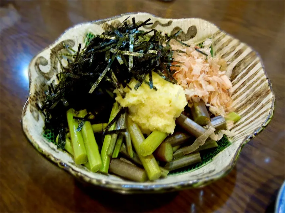 山菜祭り
お通しのワラビのお浸し
草加 魚魚亭|Takeshi  Nagakiさん