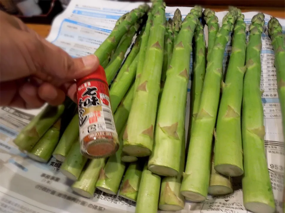 山菜祭り
焼く前の長野産 ぶっといアスパラ
草加 魚魚亭|Takeshi  Nagakiさん