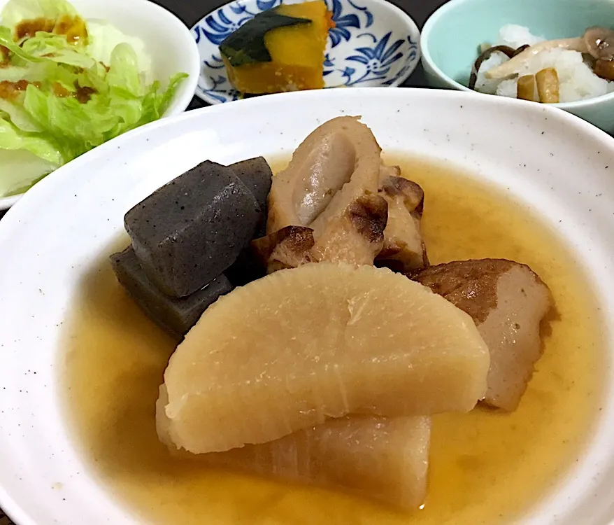 晩ごはん⭐️⭐️🔆
おでん  かぼちゃ煮  サラダ🥗  きのこおろし|ぽんたさん