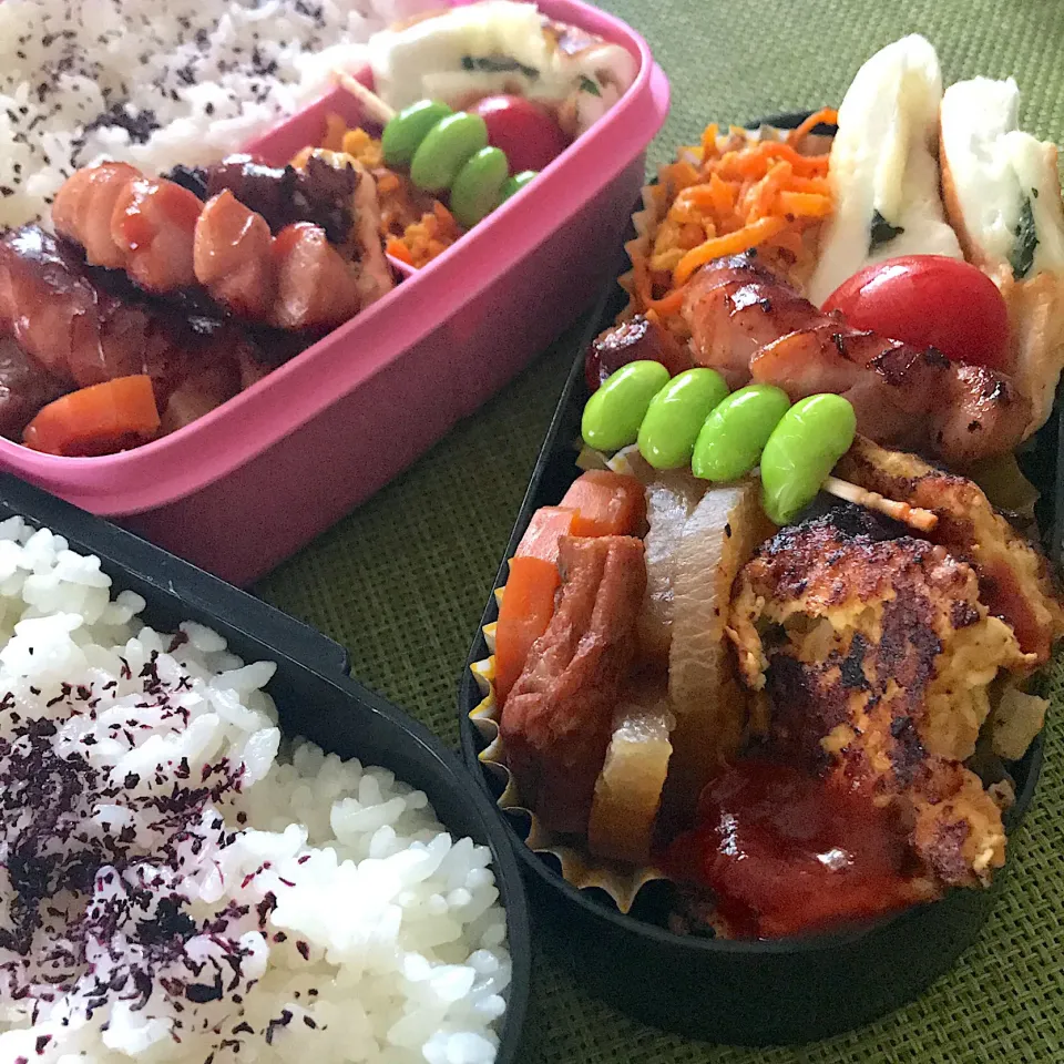 Snapdishの料理写真:今日のお弁当🍱
とりつくねハンバーグ

今日も暑くなりそうです
水分補給しっかりね😊

今日も気をつけて
いってらっしゃい👋😊|mokoさん