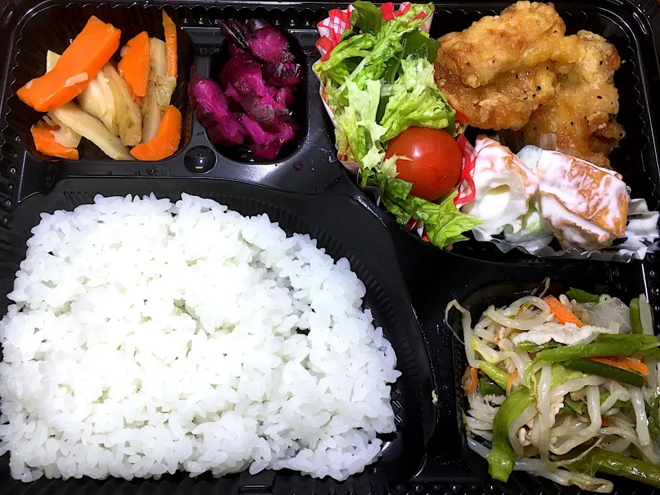 Snapdishの料理写真:塩ダレ鶏唐揚げ 日替わり弁当 宅配ランチ 豊川市配達|Naokazu Kuritaさん