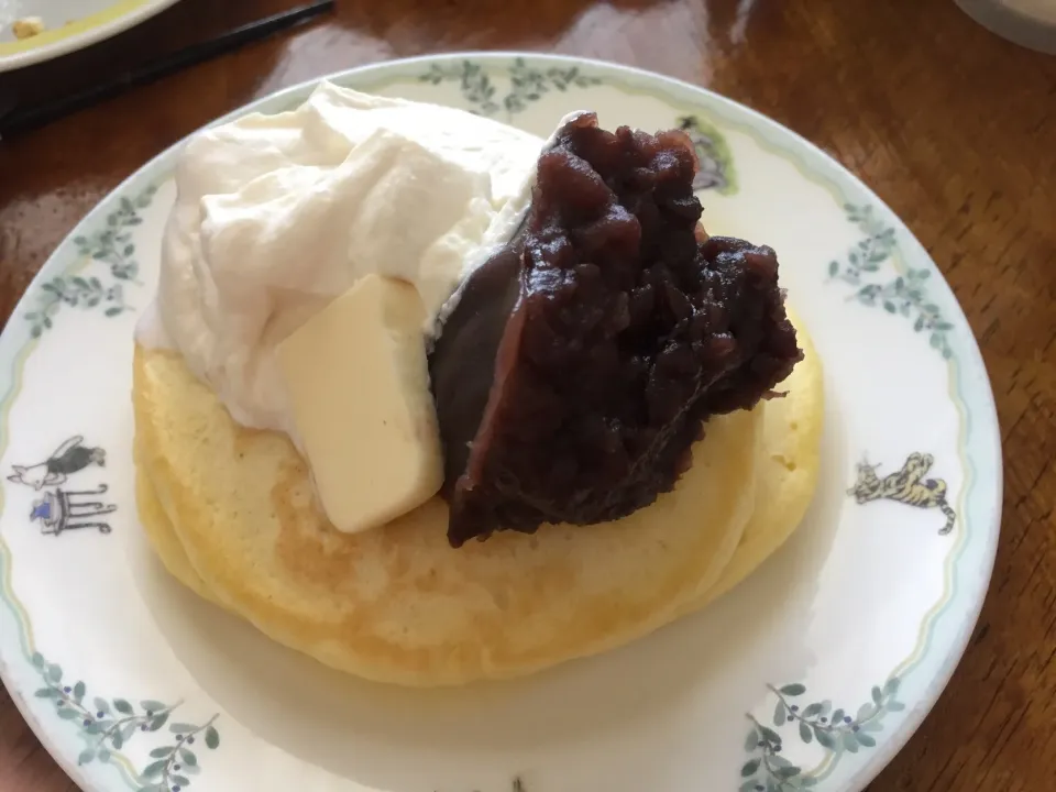 あんバターホットケーキ🥞 塩生クリーム添え|さんだーさん