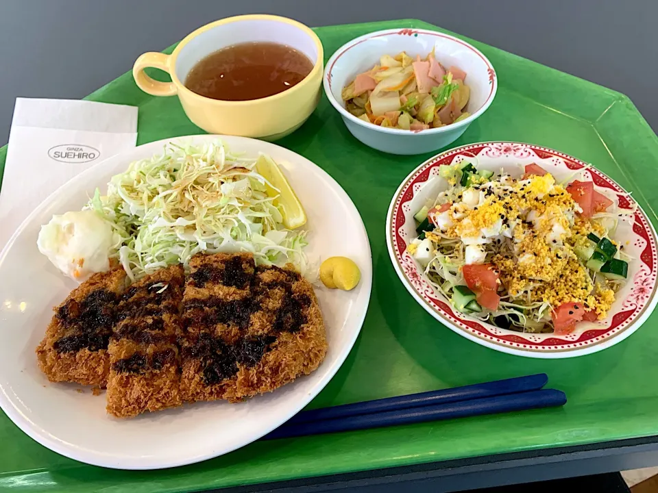 とんかつ、キャベツとハムの辛子正油和え、ミモザサラダ、オニオンスープ|Tadahiko Watanabeさん