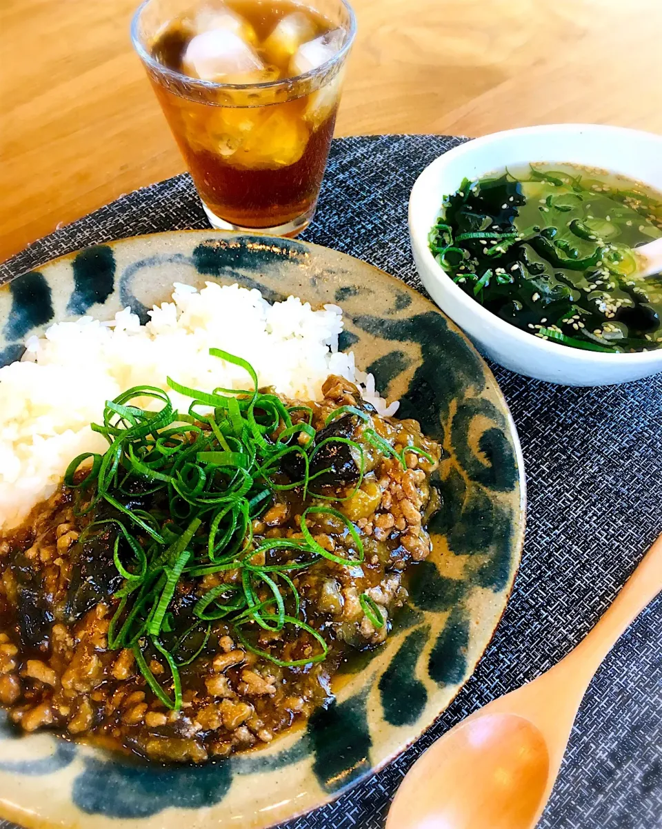 おうちで一人ランチ‼️
やっぱ、こういう事でしょ💕 麻婆茄子オン・ライス (*≧∀≦*)💕|ミッチ☆ママさん