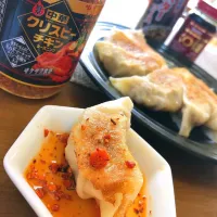 Snapdishの料理写真:餃子師匠”と呼ばないで！ユウキの【オイスターソース】【XO醤】【中華クリスピーチキンシーズニング】を使っただけだから。