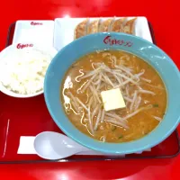 Snapdishの料理写真:くるまやらーめん🍜#ラーメン#味噌ラーメン#味噌バターラーメン|aoiさん