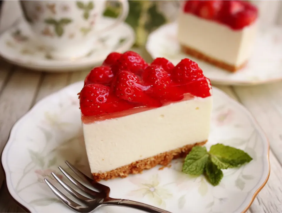 本格苺のレアチーズケーキ by ko～ko   カットＶｅｒ． #夜な夜なスイーツ🌃🌙*ﾟ|ばろんさん