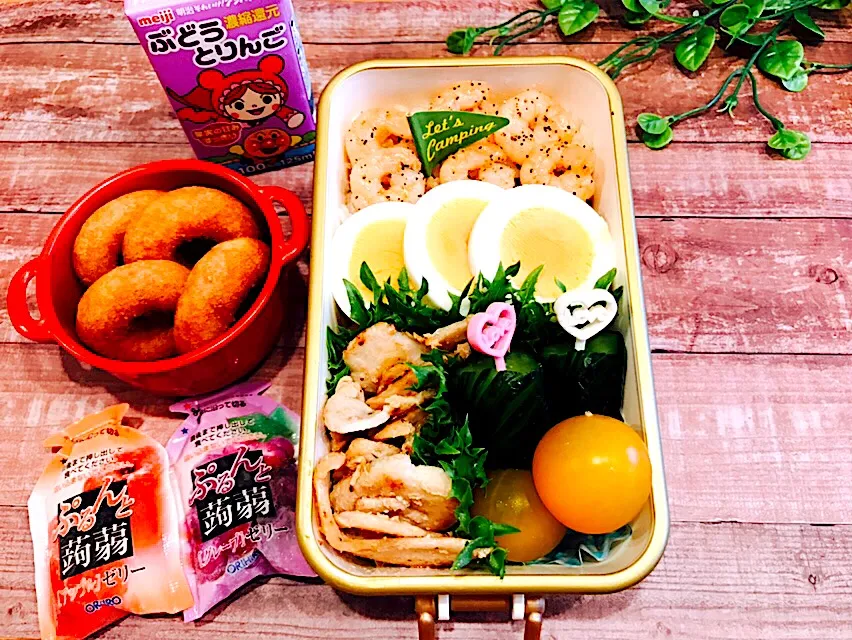 JKお弁当
#海老チャーハン
#鶏ムネ肉の塩ダレ
#ゆで卵
#蛇腹きゅうり
#とまと
おやつ
#ミニドーナツ
#ぶどうジュース
#蒟蒻ゼリー|いちごさん