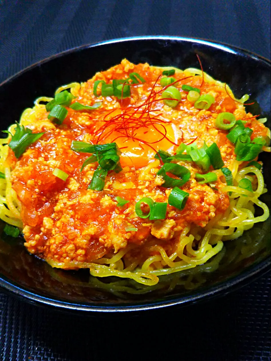 わが家の創作ご飯～焼いた焼きそばにチリミートソースを掛けてみたら…うまかったぁ😋🍴🎵🎵|かあたん(元ポップン)さん