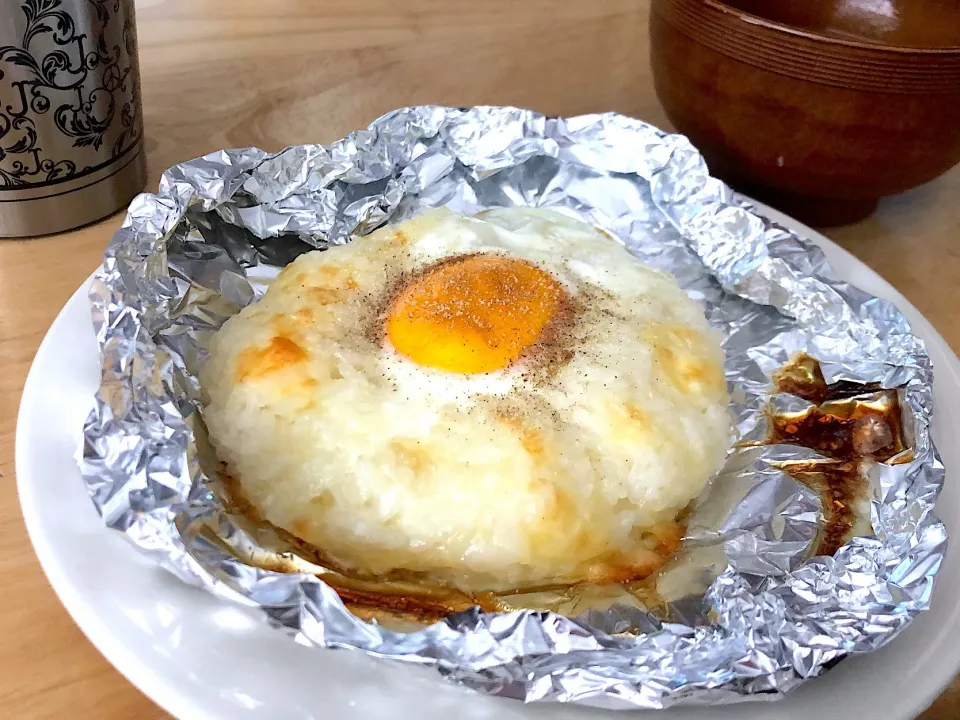 チーズ目玉焼きおにぎり🍙|なおきさん