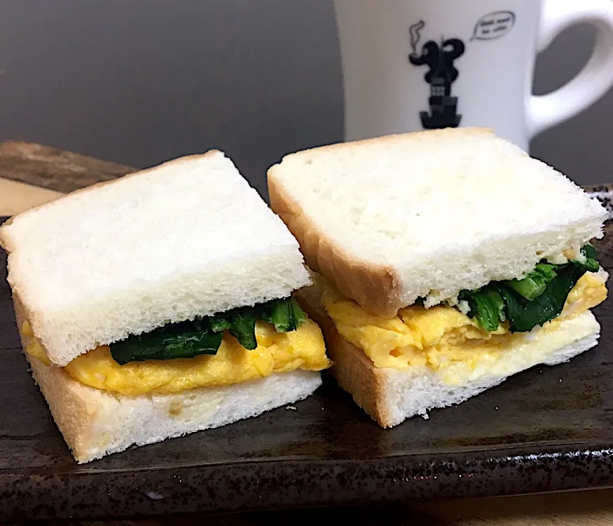 朝ごはん☀️☀️☀️断酒43日目
たまご焼きとほうれん草のサンドイッチ|ぽんたさん