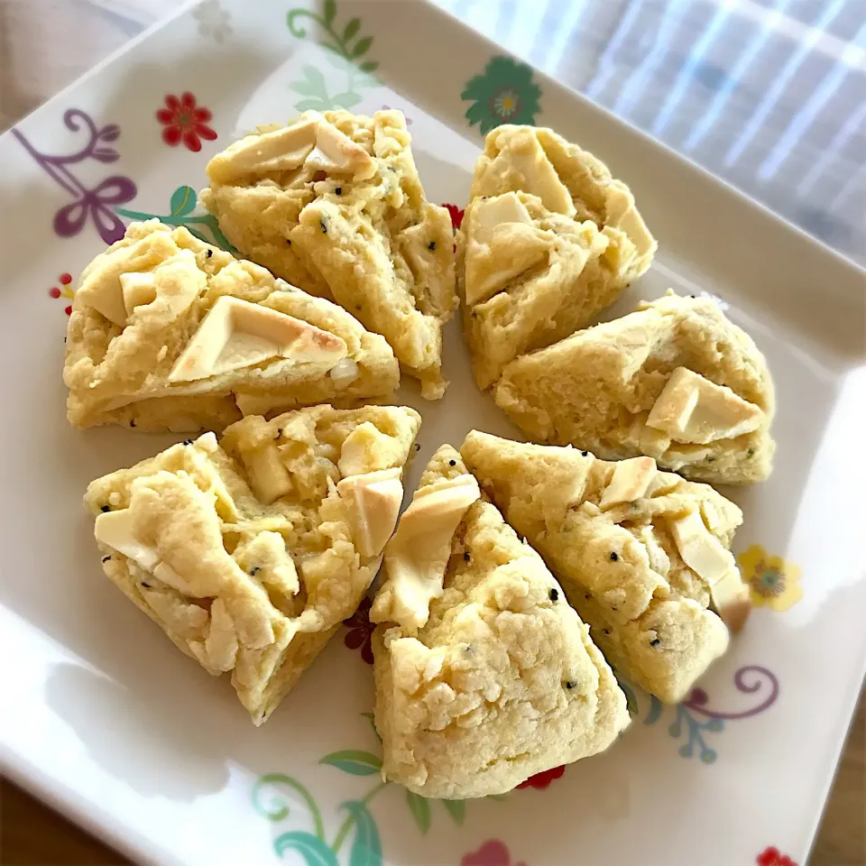 ホワイトチョコと紅茶のスコーン🍪|ちぃさん