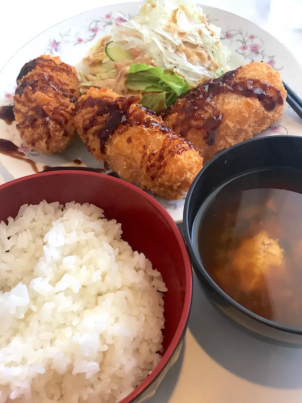 Snapdishの料理写真:お昼はカニクリームコロッケ定食♫wwwww|Yoshihiro Andoさん