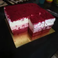 Snapdishの料理写真:Redvelvet hokaido cheesecake|Sobrinaさん