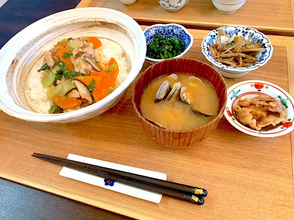 Snapdishの料理写真:中華丼 
あさりのお味噌汁
ほうれん草のナムル
ごぼうの塩きんぴら
長芋と豚肉の甘辛炒め|NAKATAさん