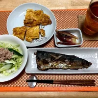 Snapdishの料理写真:今日の晩御飯。
鯖塩焼き、出汁巻卵焼き、みょうがの甘酢漬け、ツナマヨサラダ、キンミヤ烏龍茶割りと供に(≧∀≦)|のんのんさん