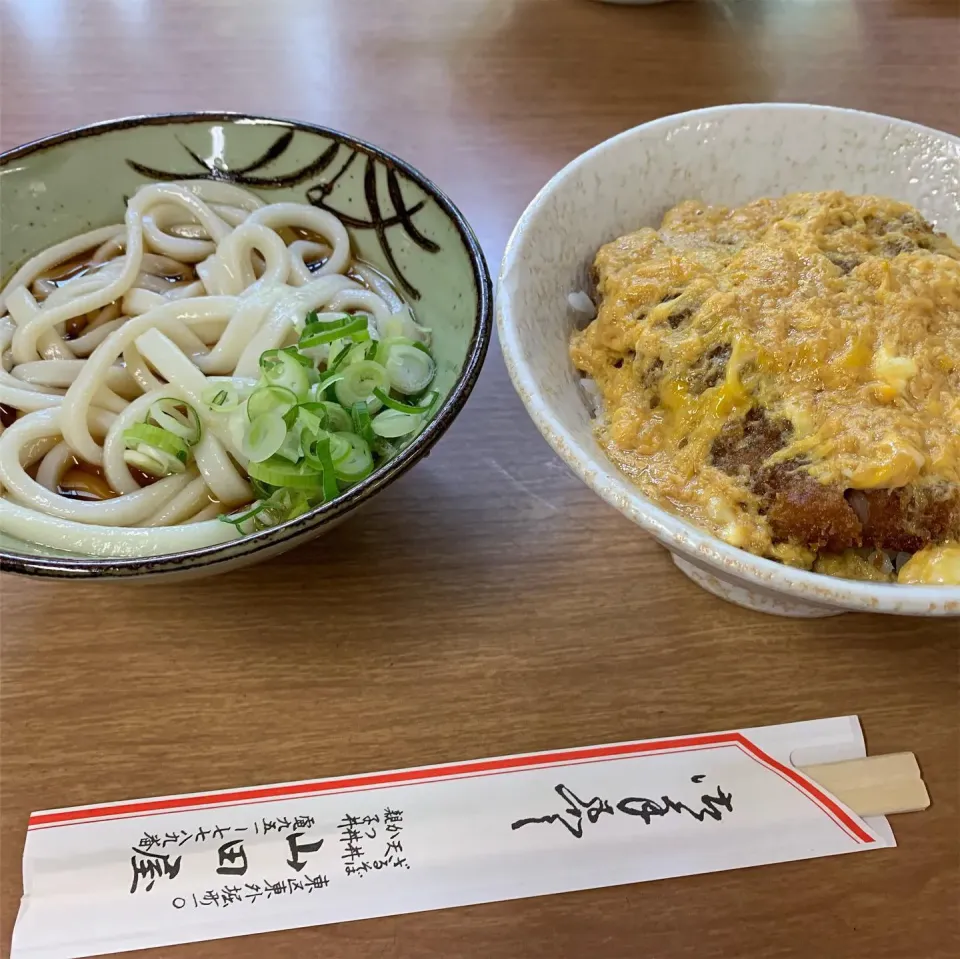 名古屋山田屋さんのカツ丼とコロうどん|Morito Kamiyaさん