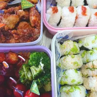 Snapdishの料理写真:運動会弁当☆6人分。
おかずの種類作りすぎて、ピーマン肉詰め入らなかった(笑)|まかろんさん