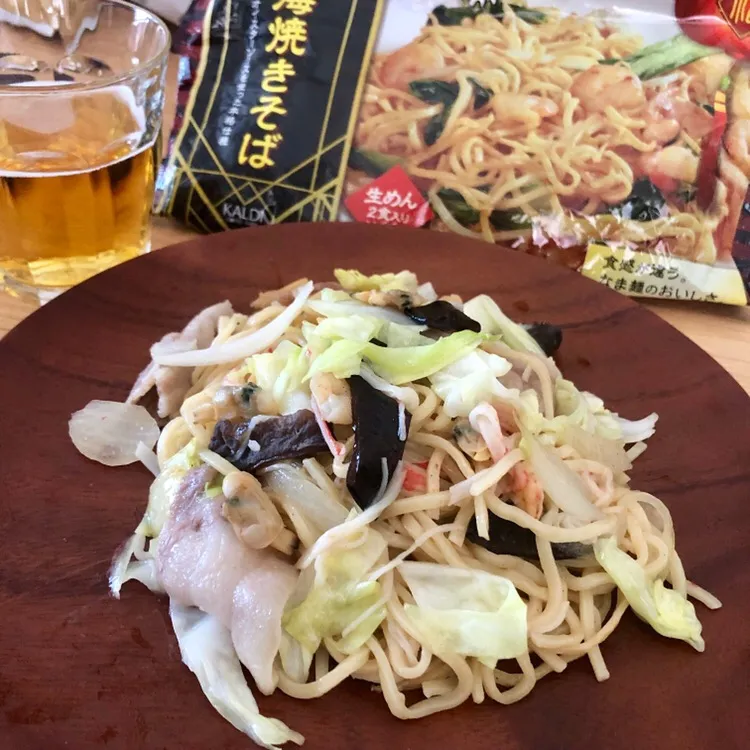 きょうのお昼ごはん#上海焼きそば#KALDI#昼間からビール#ふたりごはん|ゆかｕさん