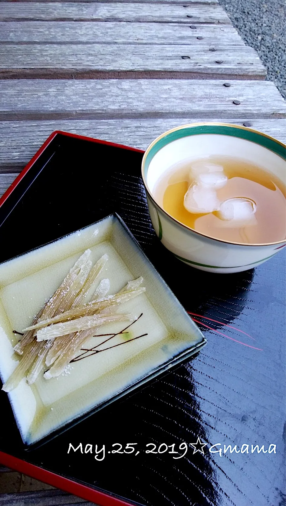 Gママの10時のおやつ☆フキの砂糖漬け 柿の葉茶 どちらもGママの手作り👍🏻😃💚|kaoriさん