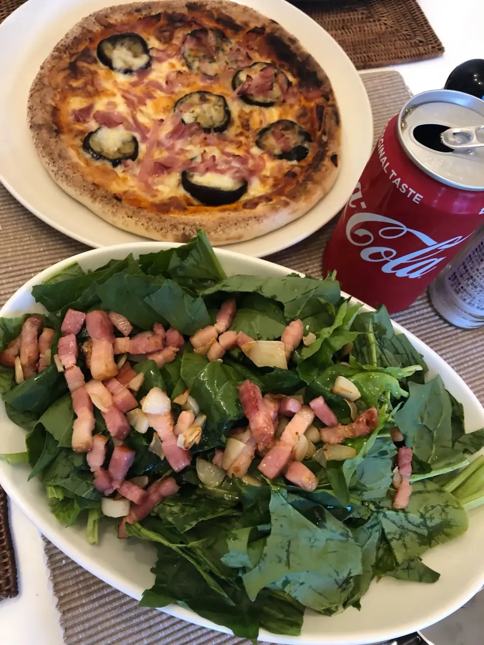 Snapdishの料理写真:ほんれんそうサラダ with冷凍pizza|にゃんこさん