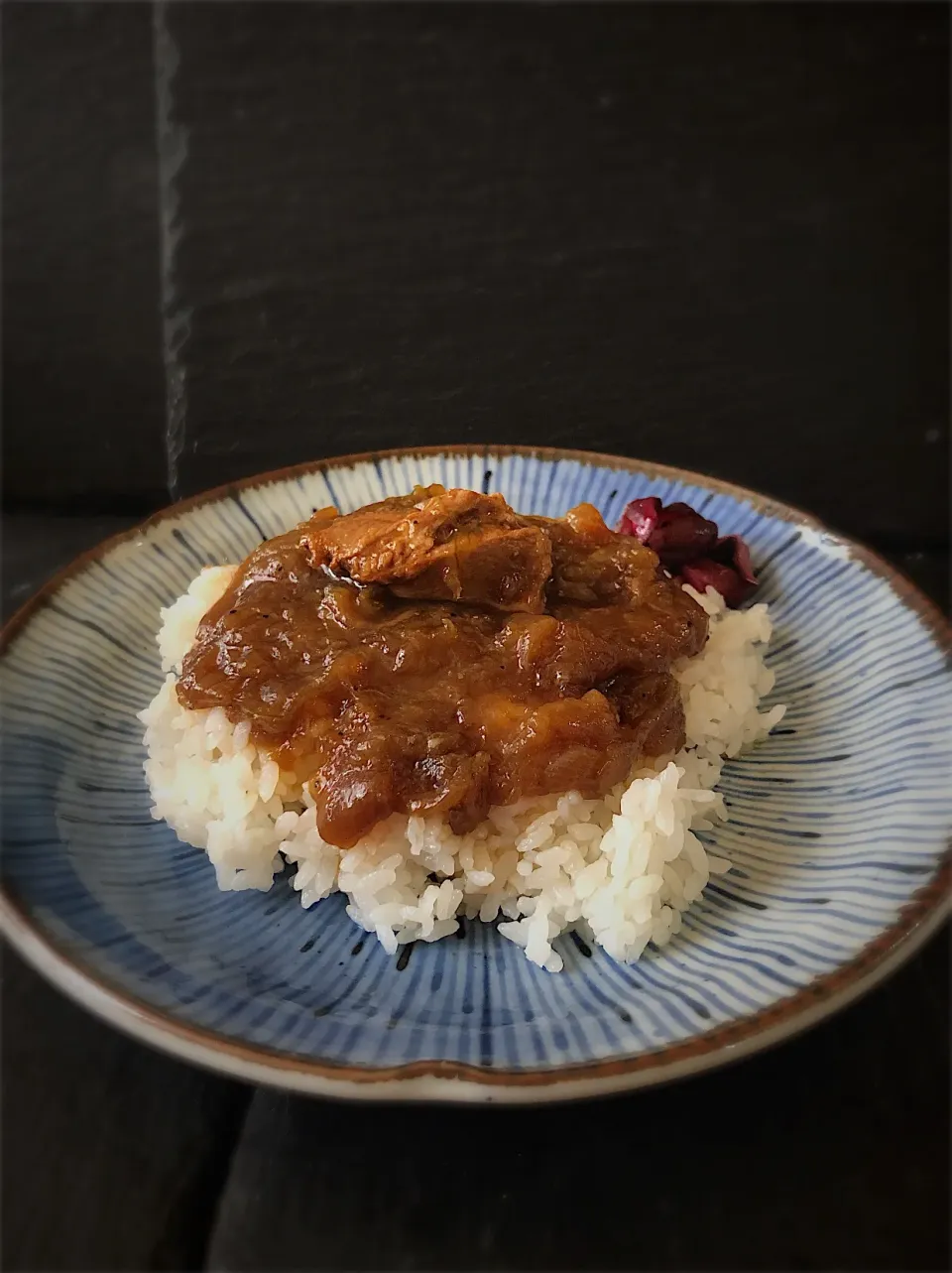 Snapdishの料理写真:カレーじゃないよ😅淡路島の玉ねぎ20キロ買いしたから日々玉ねぎライフ 玉ねぎのトロトロ丼 #ノンシュガー でも甘い！|佐野未起さん