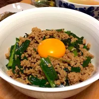 Snapdishの料理写真:豚ひき肉とニラのスタミナ丼|sataenaさん