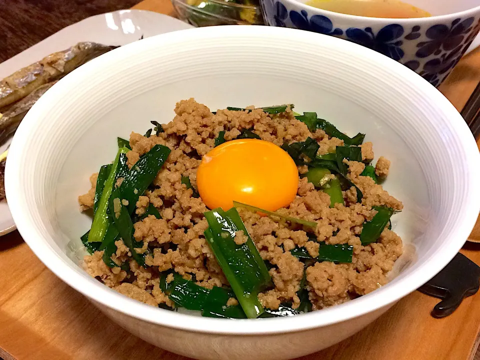 Snapdishの料理写真:豚ひき肉とニラのスタミナ丼|sataenaさん