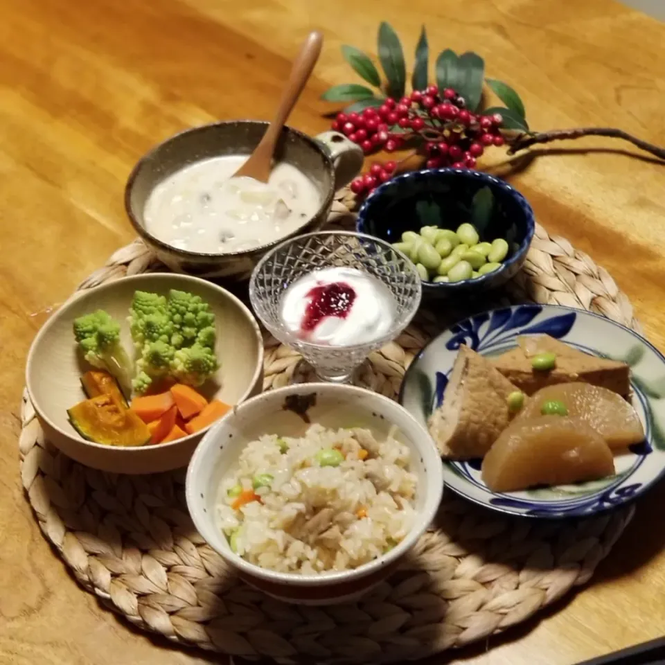 炊き込みご飯とクラムチャウダーと大根の炊いたん|Sakurato Miekoさん