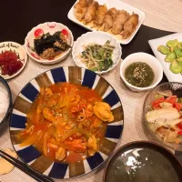 Snapdishの料理写真:アスリート飯🍴チキンのトマト煮込み、エノキの豚巻き他…🍅そら豆はタンパク質も豊富でアスリート向け！|まなさん