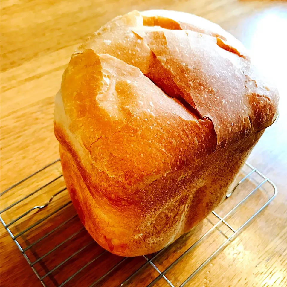 パン・ド・ミ 
初めてのホームベーカリー🍞
表面パリッと美味しそうに焼きあがりました
#パン・ド・ミ|いちごさん