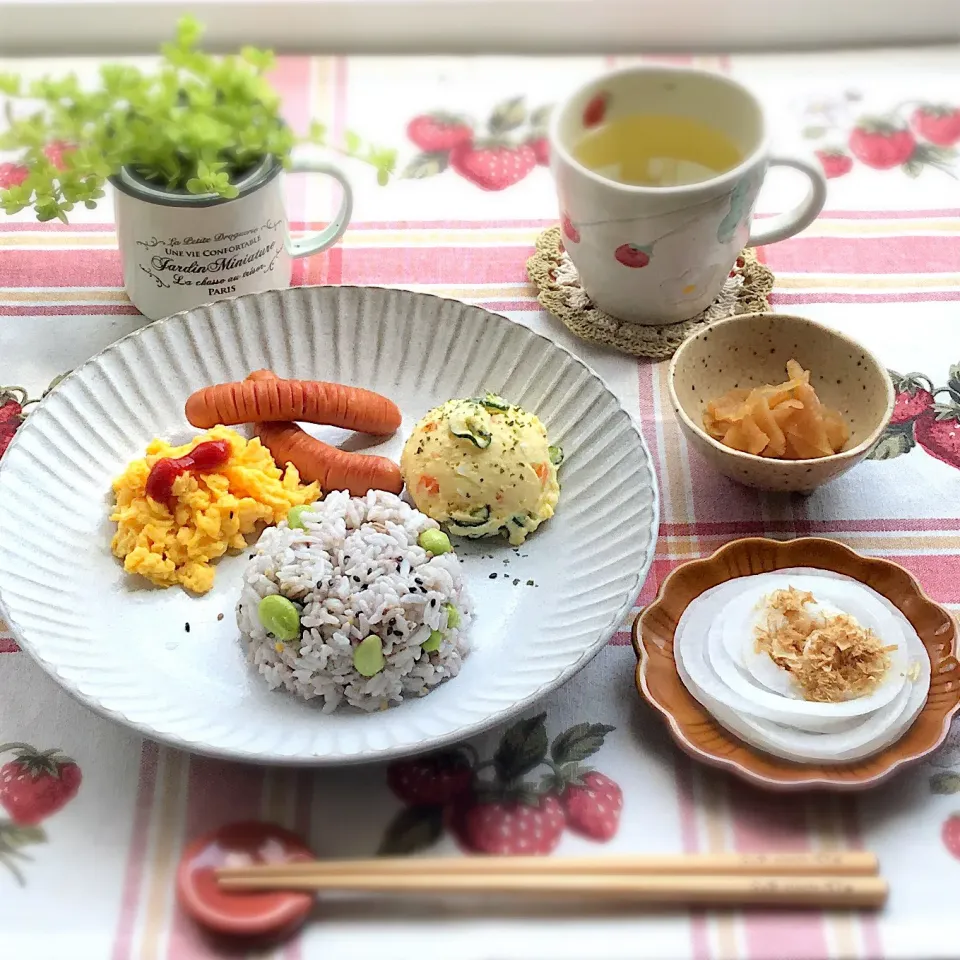 雑穀米でお昼ごはん🍽。|emi.さん