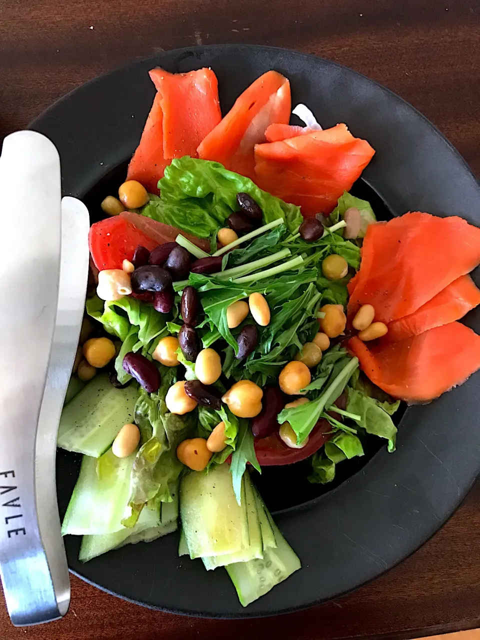 サーモンサラダ|カピバラおやじさん