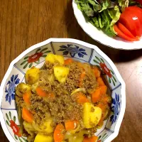 Snapdishの料理写真:ひき肉のカレー肉じゃが|obachanさん