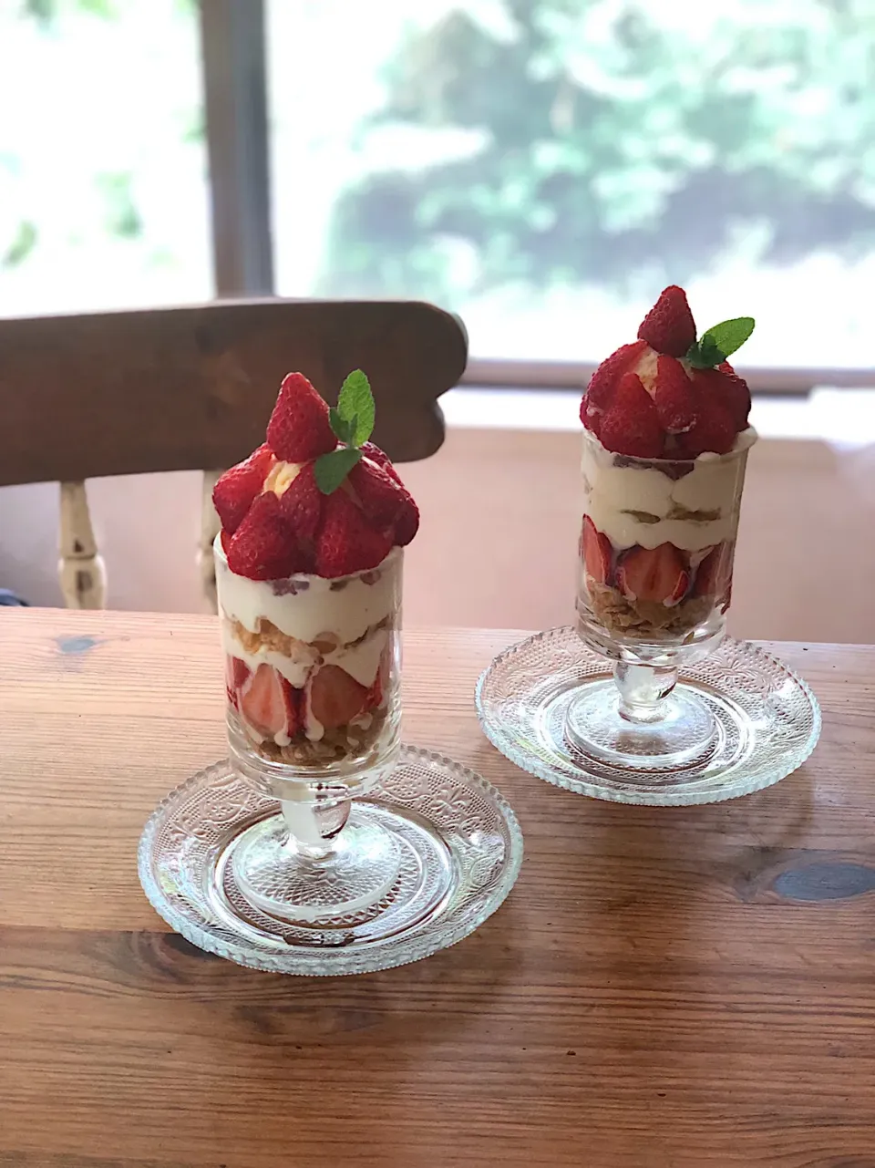 イチゴパフェ🍓|カタツムリさん