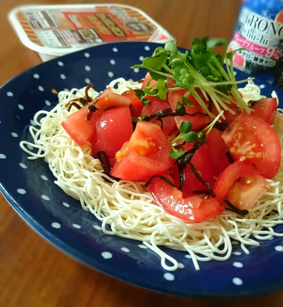 塩昆布ﾄﾏﾄwith豆腐そうめん|まりおさん