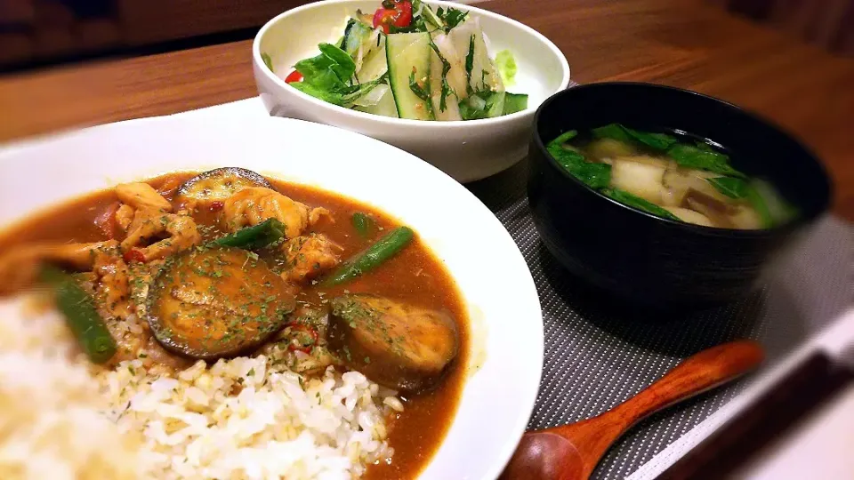 鶏肉と茄子のﾄﾏﾄｶﾚｰ🍛
の晩ごはん✨|kaz(*･ω･)さん