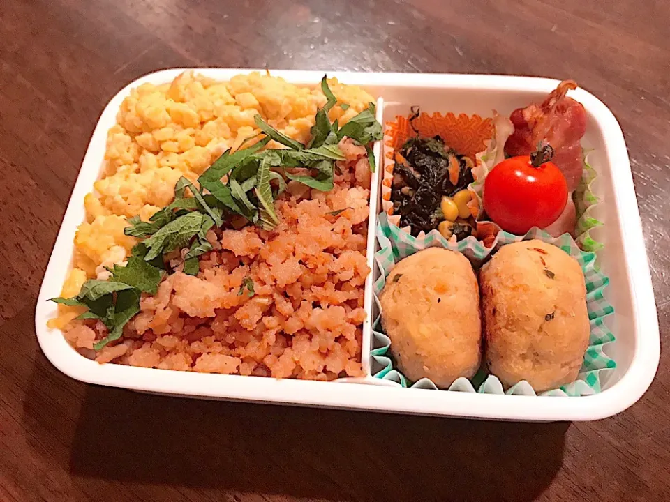 #お弁当 #鳥づくし弁当 #鶏そぼろご飯   #たけのこ入り鶏つくね|shihoさん