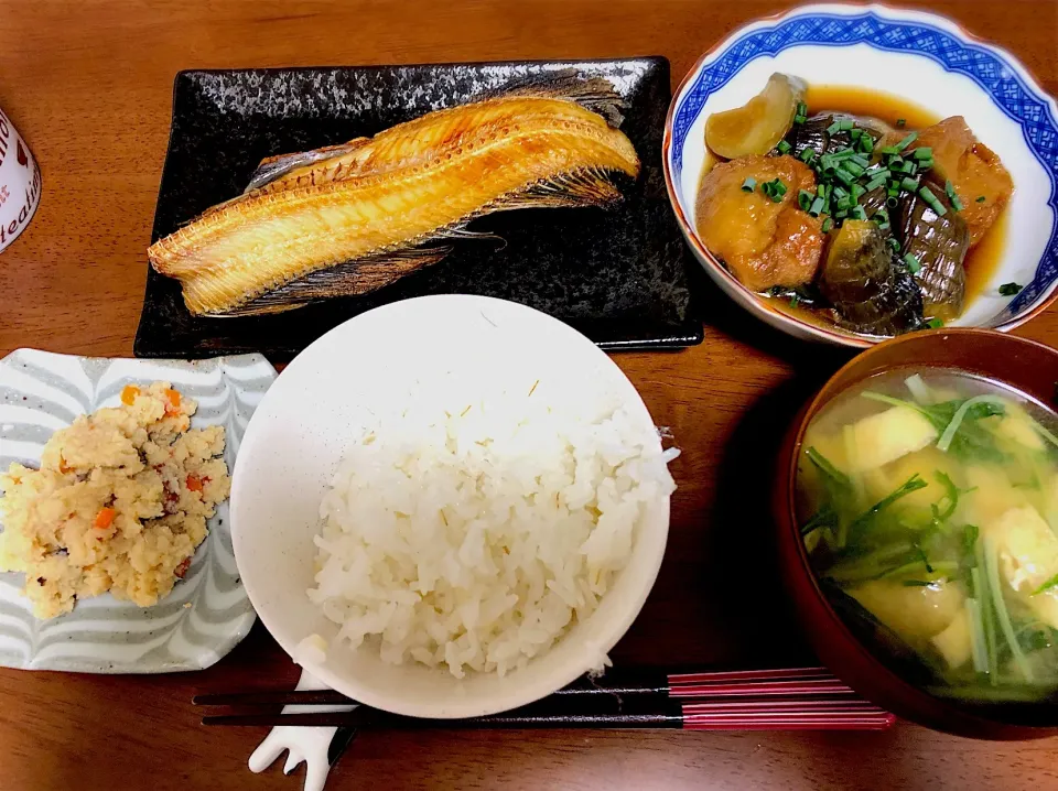 ほっけ🐟
ナスと油麩の煮物🍆
水菜のお味噌汁
おから|m-amさん