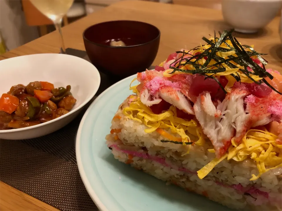 Snapdishの料理写真:ちらし寿司と酢豚|みっくんさん