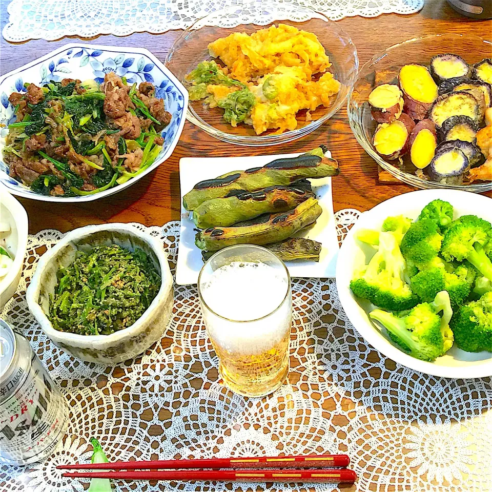 牛肉とほうれん草の甘辛炒め、焼きそら豆
天とじと、天ぷら、セリ胡麻和え、
蕪即席漬け、ブロッコリー、びー#|yakinasuさん