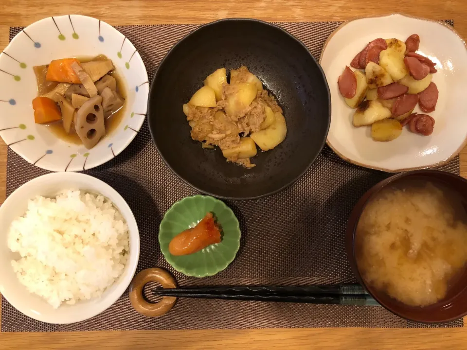 じゃがいもとツナの煮物 じゃがいもとウインナーのコンソメ炒め✌🏻|みっくんさん