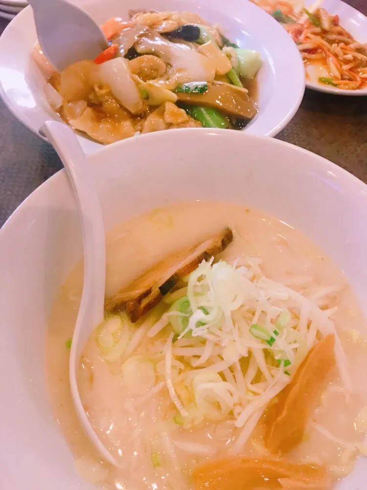 近所のお値打ちな中華屋さんで！とんこつラーメンと中華丼！|かっちゃん杉さん