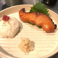 Snapdishの料理写真:Salmon YuanYaki   ゆあん焼き鮭|Itamae-Angelさん