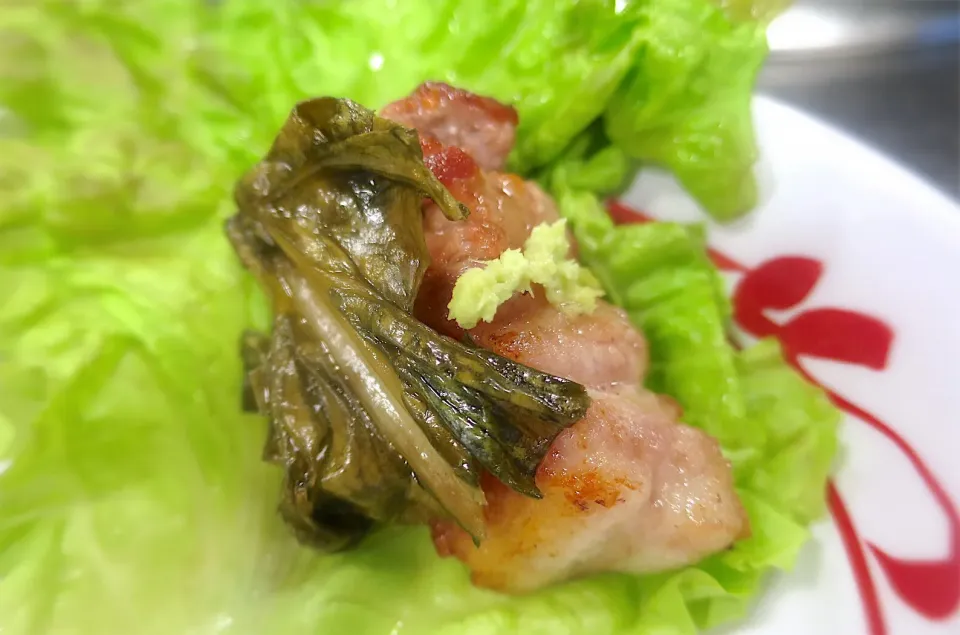 Snapdishの料理写真:サンチュと巻いて巻いて〜@肉典食堂 ソウル|Mickeeさん