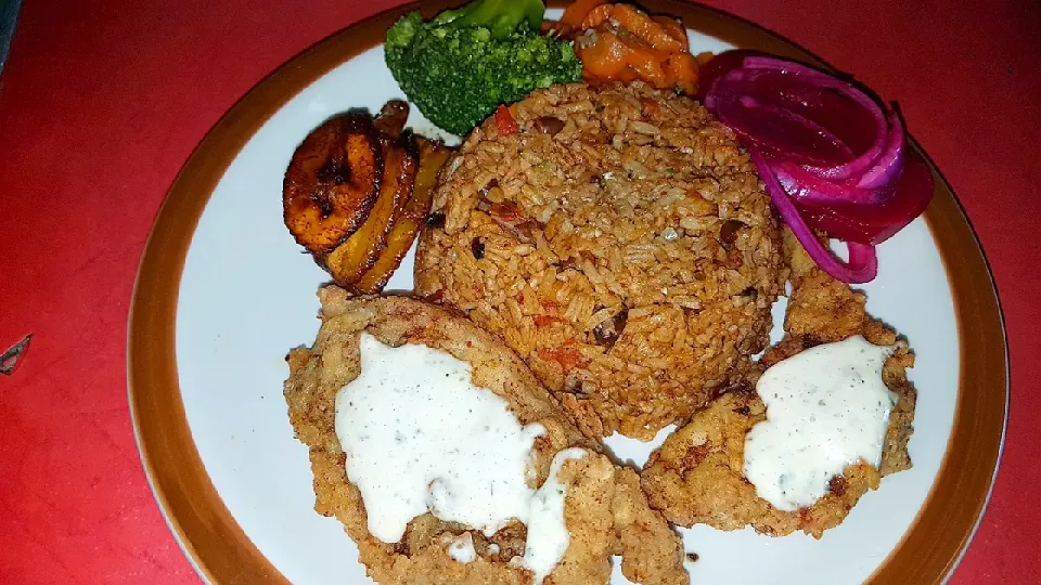 Deep Fried Grouper (Real Grouper) Lump Lobster Peas n Rice Fried Plantains Pickled Beets Steamed Carrots and Broccoli.|Juan Simmsさん