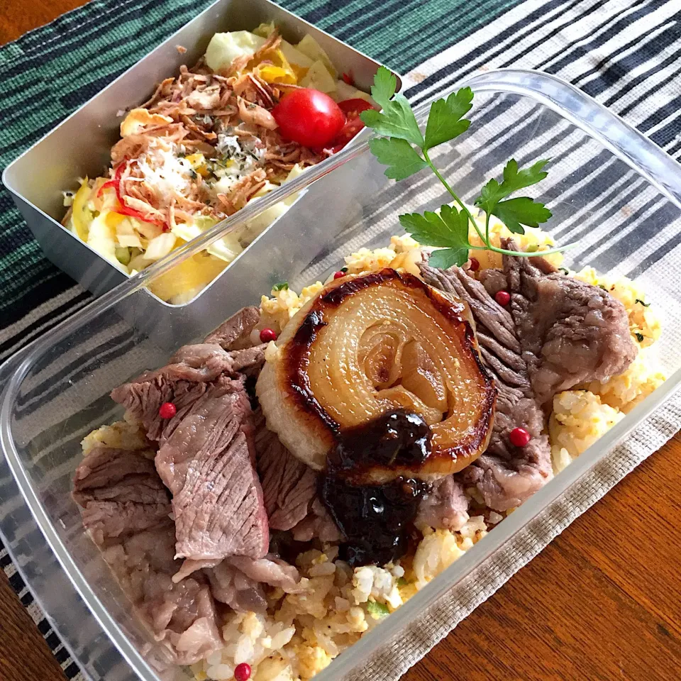 本気でデラックス！ 新玉ねぎのソテーのせステーキ丼弁当|Kさん