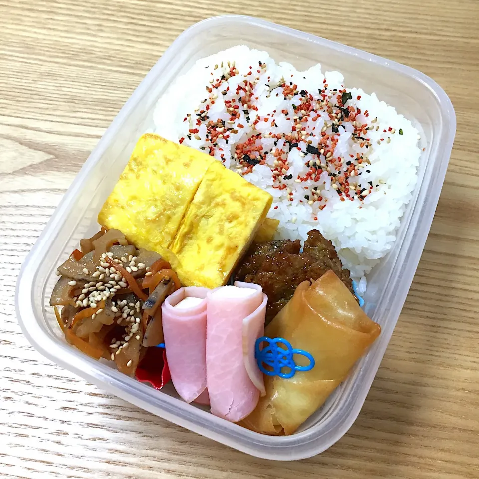 月曜日の旦那さんのお弁当☺︎ #お弁当記録  #玉子焼き  #れんこんのきんぴら  #つくね  #ハムのチーズ巻き|むさけんさん