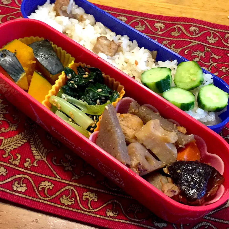 筑前煮と、小松菜の胡麻和えと、南瓜の煮物と、角煮の混ぜご飯弁当|もえさん