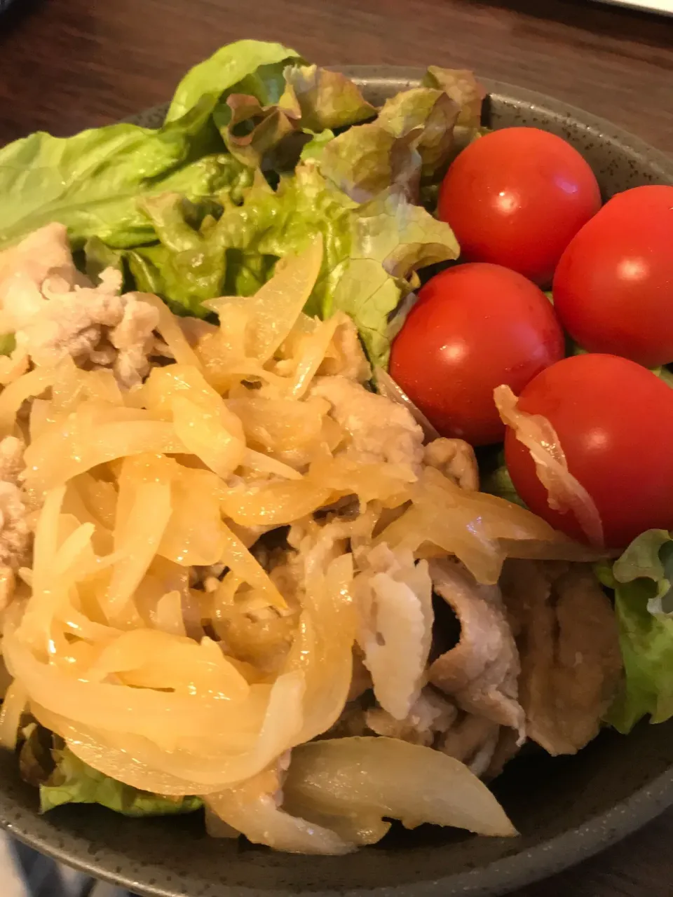 Snapdishの料理写真:豚生姜焼き🐖冷凍下味で焼くだけ🥗盛り合わせるだけ|ひつじさん